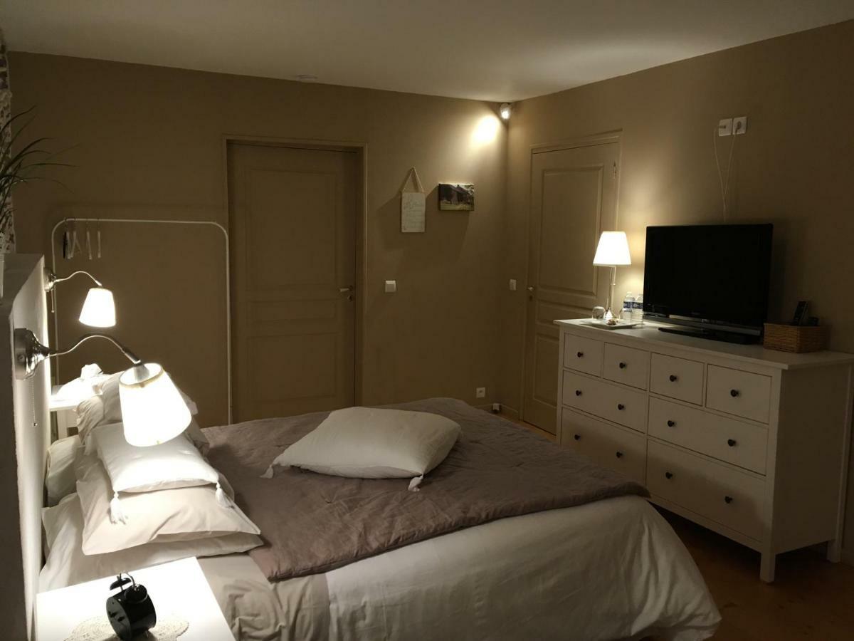 Bed and Breakfast Les Bouyeres Saint-Malon-sur-Mel Exterior foto